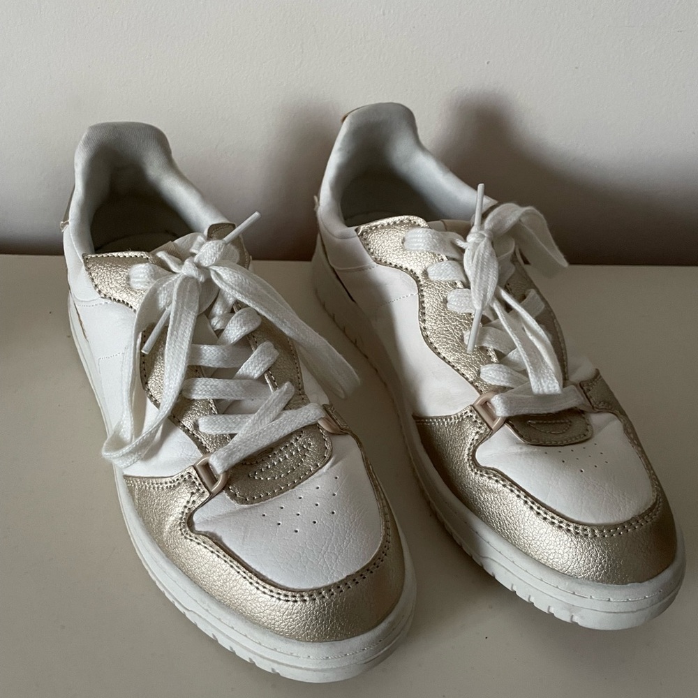 No Boundaries White and Gold Sneakers